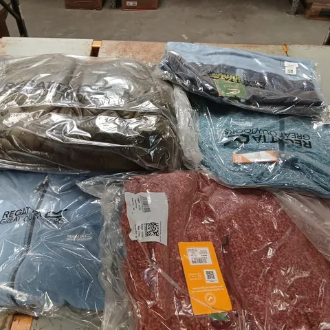 APPROXIMATELY 27 ITEMS OF ASSORTED BRAND NEW REAGATTA/DARE 2 B CLOTHING AND ACCESSORIES
