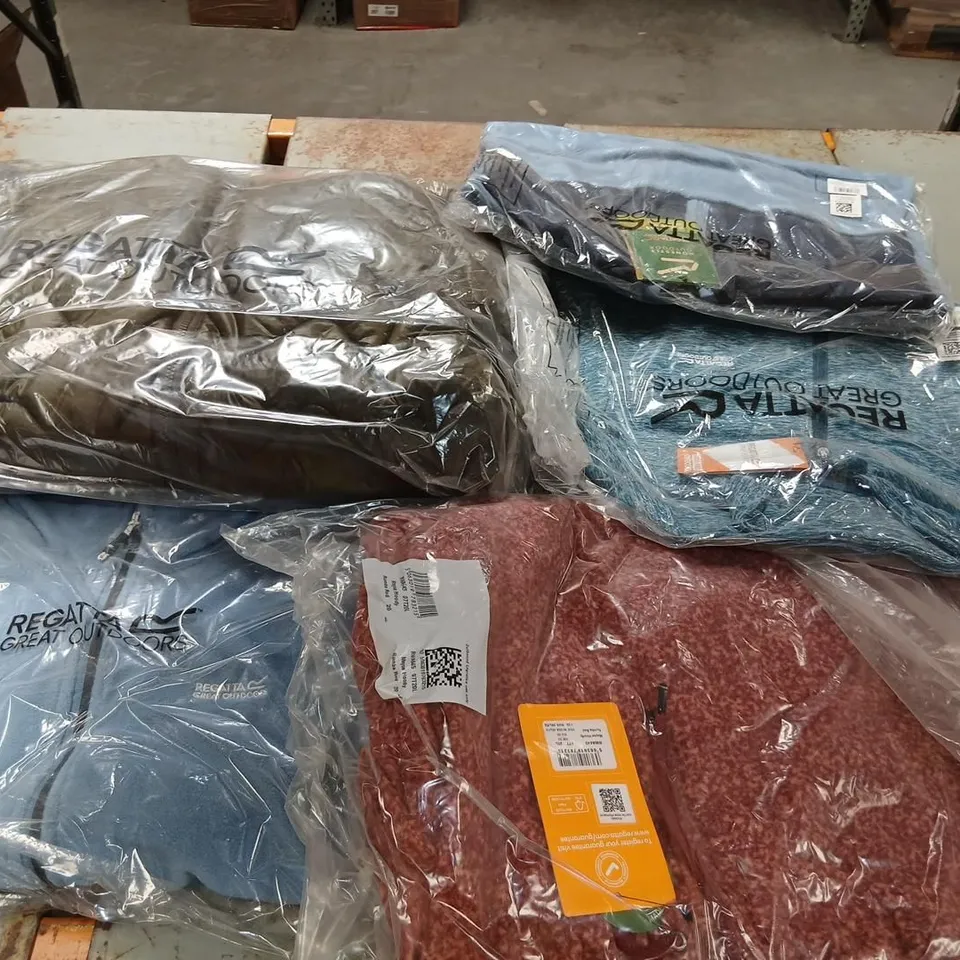 APPROXIMATELY 27 ITEMS OF ASSORTED BRAND NEW REAGATTA/DARE 2 B CLOTHING AND ACCESSORIES