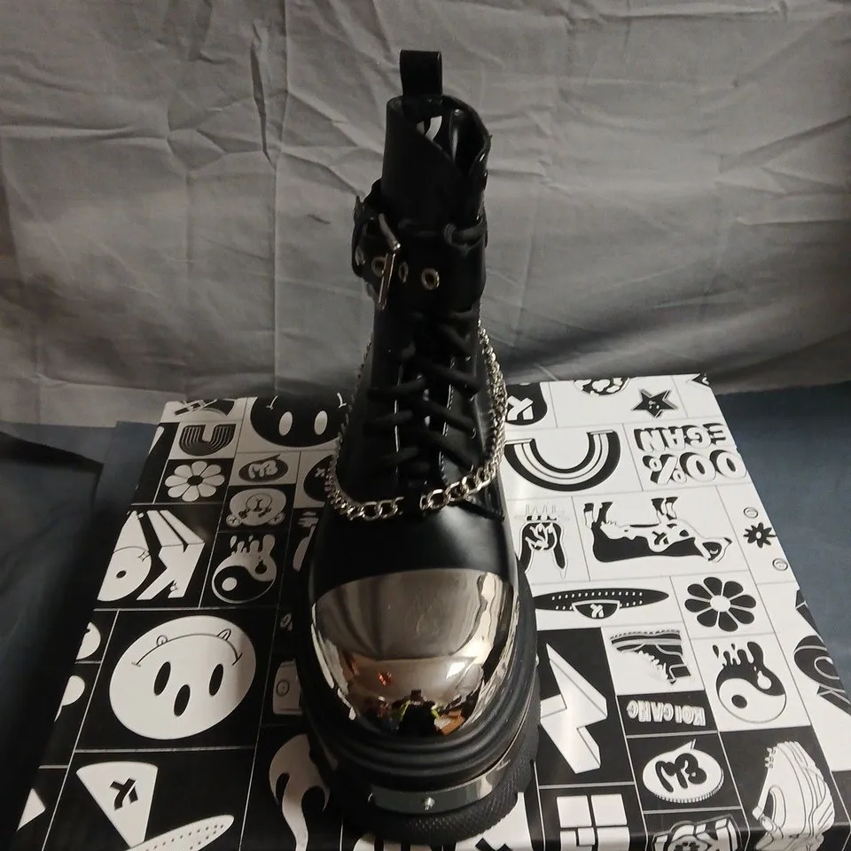 KOI BORIN BLACK LEATHER PLATFORM BOOTS WITH SILVER TOE CAP, BUCKLE & CHAIN DETAILS. UK SIZE 5