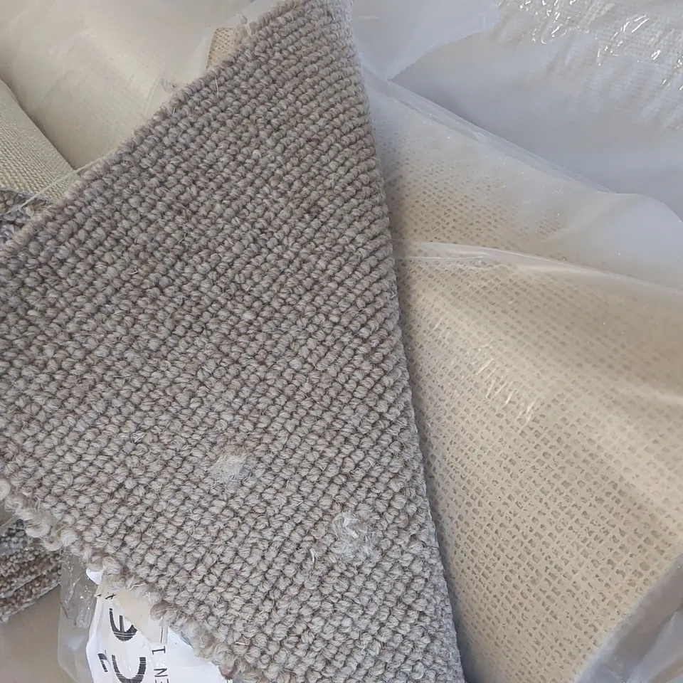 ROLL OF QUALITY TUDOR CO-ORDINATES PEBBLE CARPET - APPROXIMATELY 2 x 4m