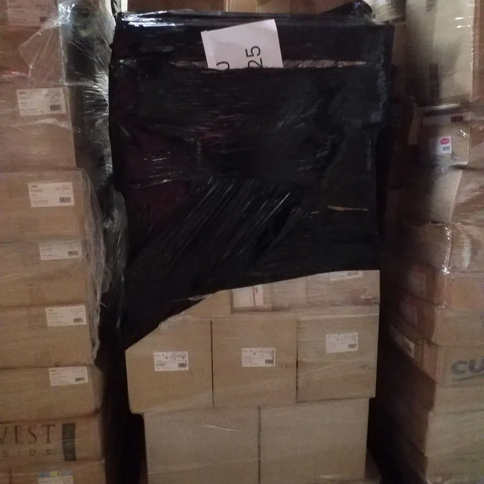 PALLET CONTAINING LARGE QUANTITY OF ASSORTED GREETINGS CARDS