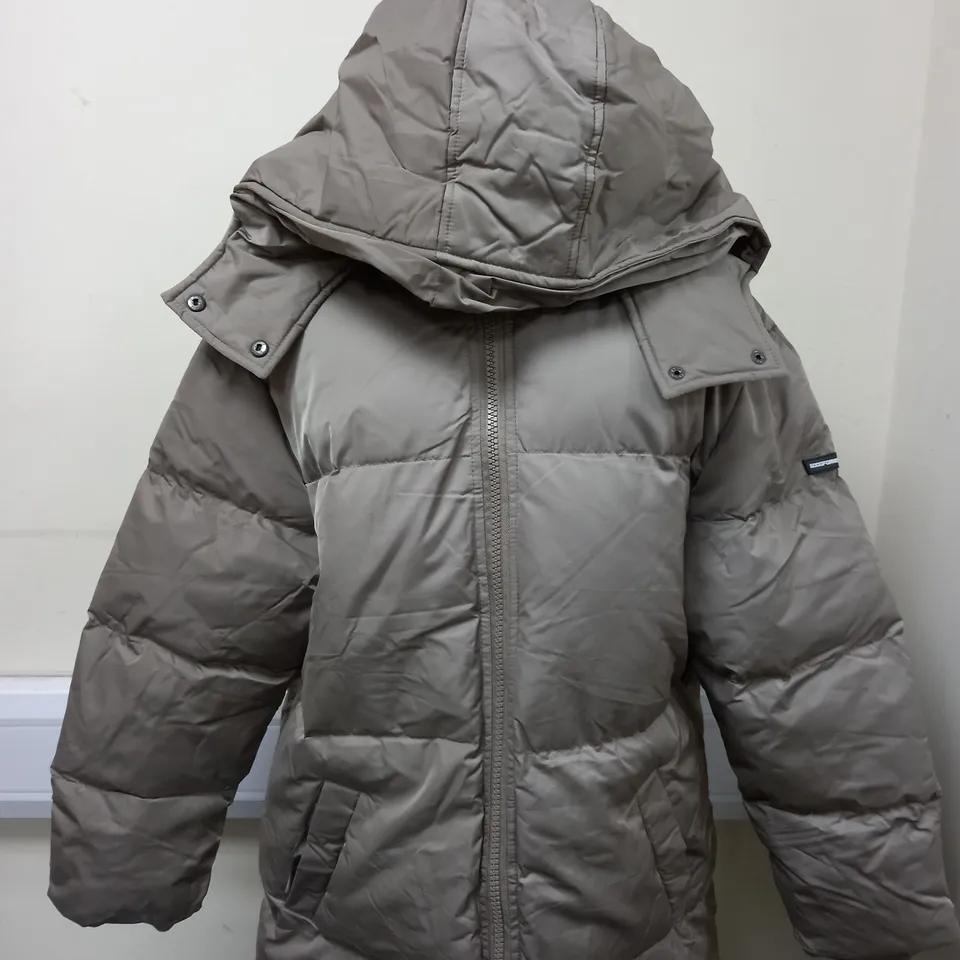 GOODFORNOTHING PADDED COAT IN TAUPE MEDIUM