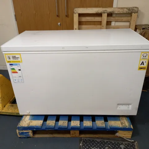 ZANUSSI ZCAN38FW1 FREESTANDING STATIC CHEST FREEZER, 371L CAPACITY, WHITE- collection only
