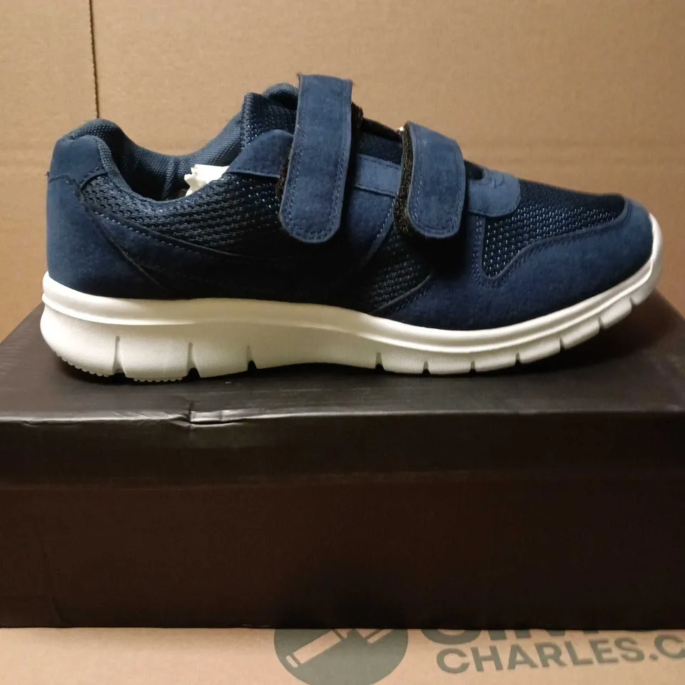 CHARLES SOUTHWELL JONATHAN NAVY VELCRO SNEAKERS – WIDE FIT, UK 9