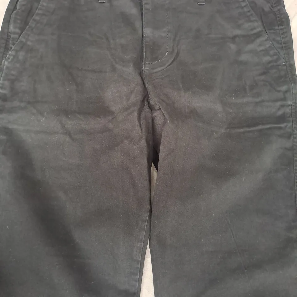HOLLISTER ATHLETIC SKINNY CHINOS IN BLACK SIZE 34/30