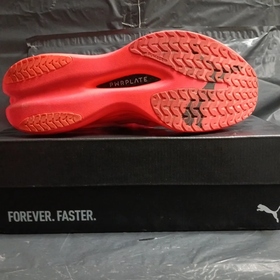 BOXED PAIR OF PUMA DEVIATE NITRO ELITE 3 SHOES IN ORANGE SIZE UK 11.5