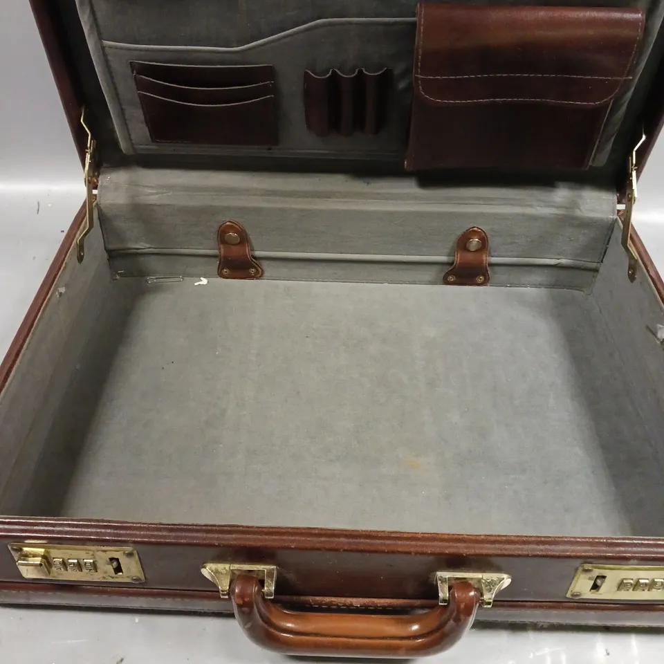 LOCKABLE COMBINATION BRIEFCASE IN BROWN 