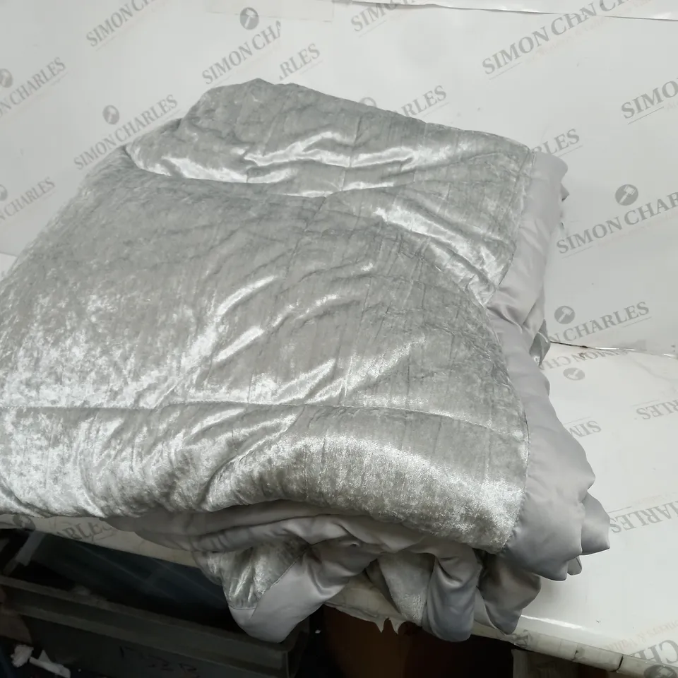 GREY/SILVER DOUBLE BEDDING