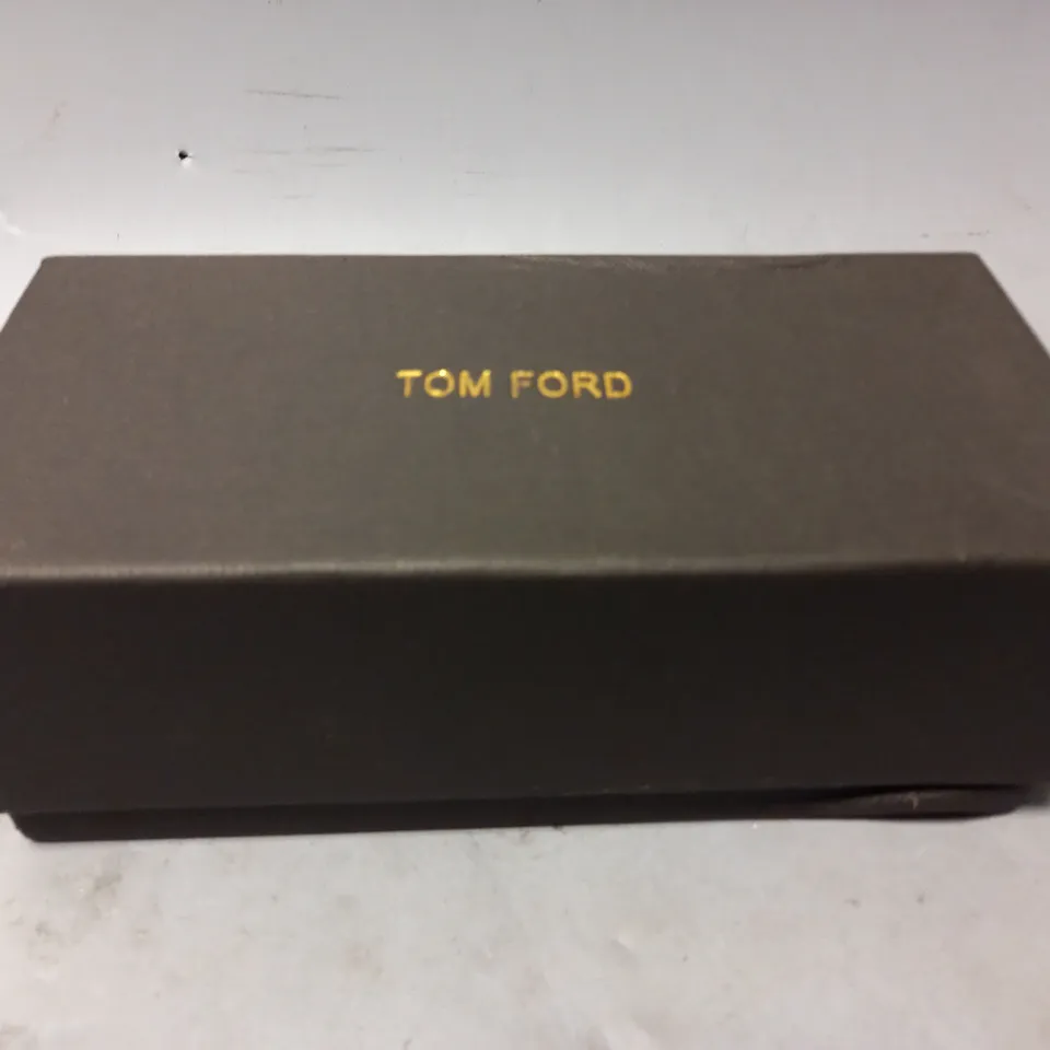 BOXED TOM FORD SUNGLASSES (YC2203)