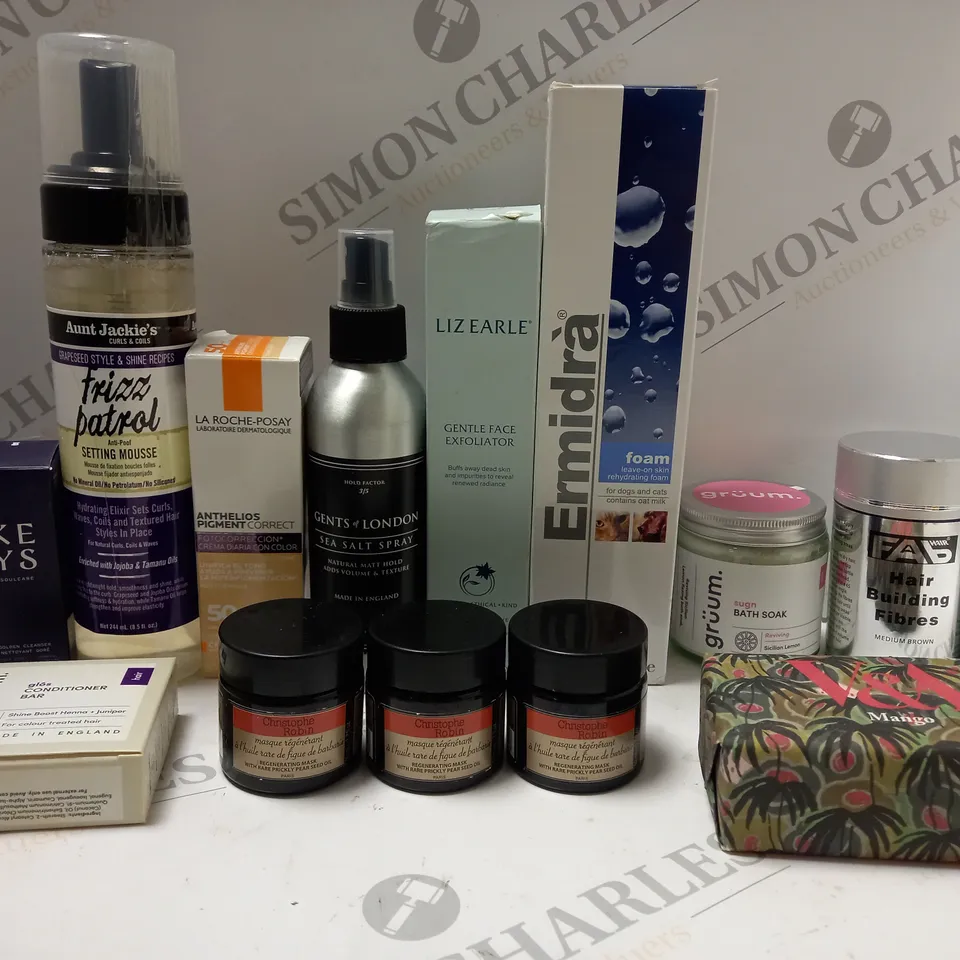 BOX OF APPROX 10 ASSORTED BEAUTY PRODUCTS TO INCLUDE LIZ EARLE GENTLE FACE EXFOLIATOR, GRUUM BATH SOAK, CHRISTOPHE ROBIN REGENERATING MASK, ETC 