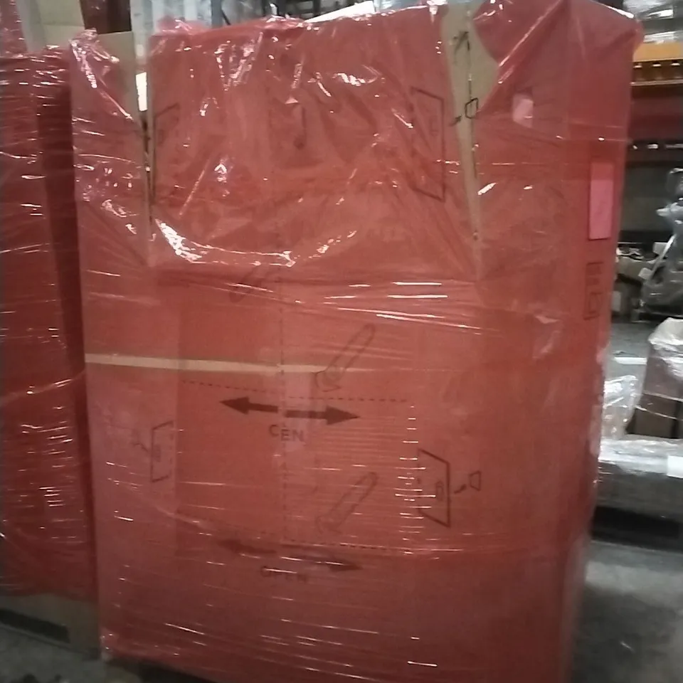 PALLET OF ASSORTED ITEMS INCLUDING; SHOWER SET, STORAGE BASKET 