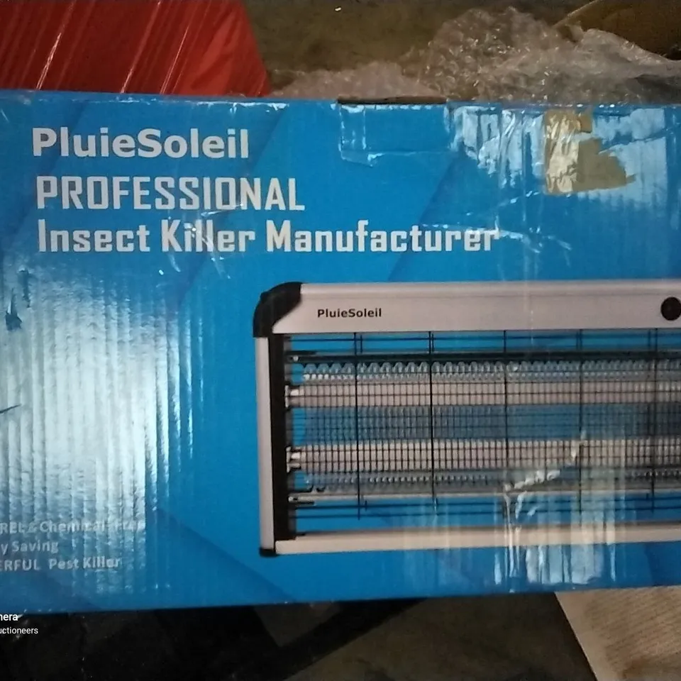 PALLET OF ASSORTED ITEMS INCLUDING, TWO ARTIFICIAL GRASS BRUSH/COLLECTORS, INSECT KILLER, PARASLL, JIG SAWX, POLE CORDLESS HEDGE CUTTER.