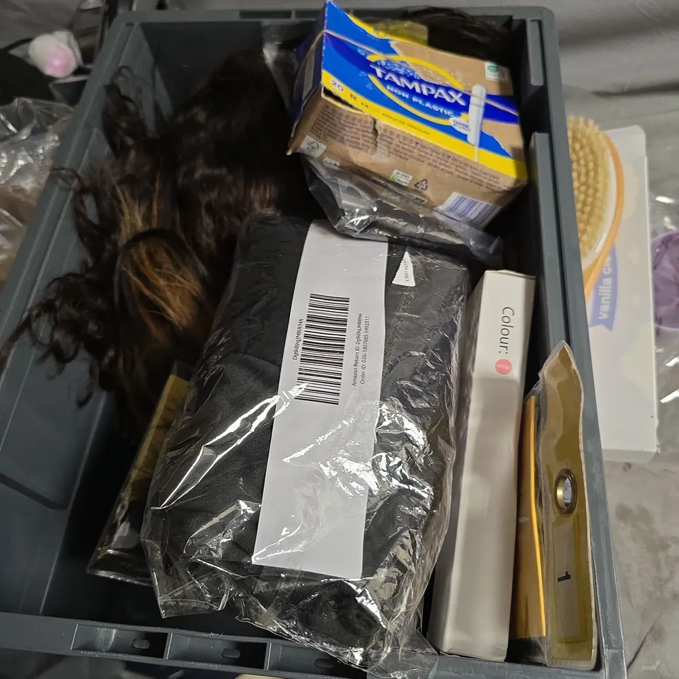 APPROXIMATELY 15 ASSORTED HEALTH & BEAUTY PRODUCTS INCLUDING NALAS BABY VANILLA CLOUD , BATH BRUSH AND LILLETS TEENS DAY PADS 