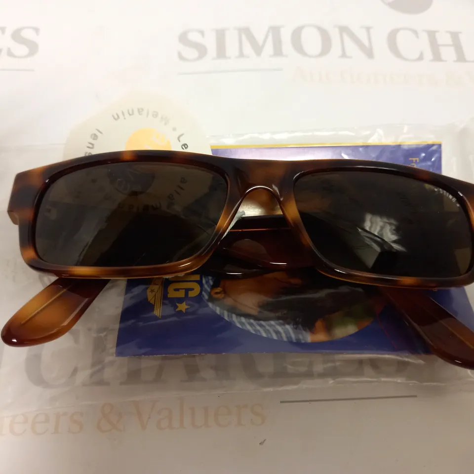 APPROX 10 DERIGO STING SUNGLASSES - BOXED