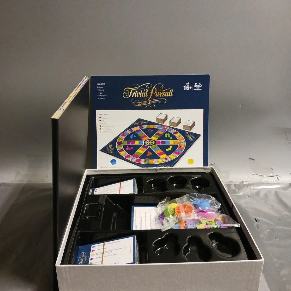 HASBRO TRIVIAL PURSUIT CLASSIC EDITION - BOARD GAME (FI)