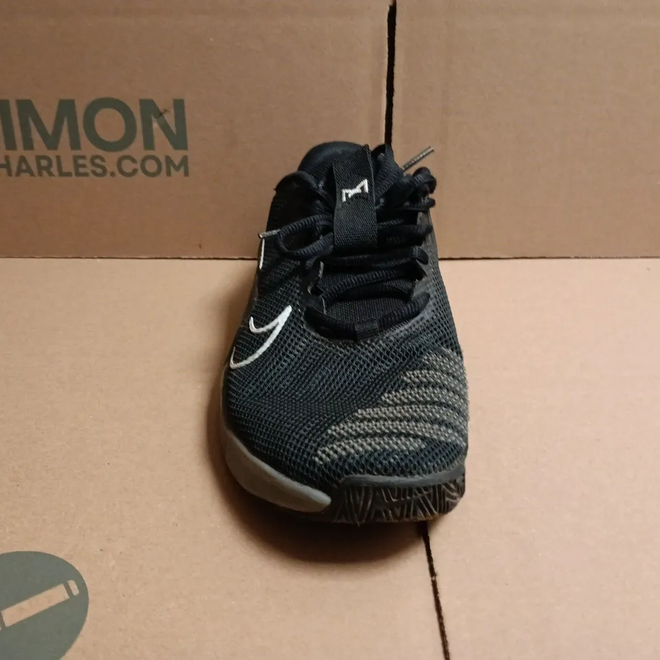 PAIR OF NIKE METCON TRAINERS IN BLACK SIZE UK 6.5