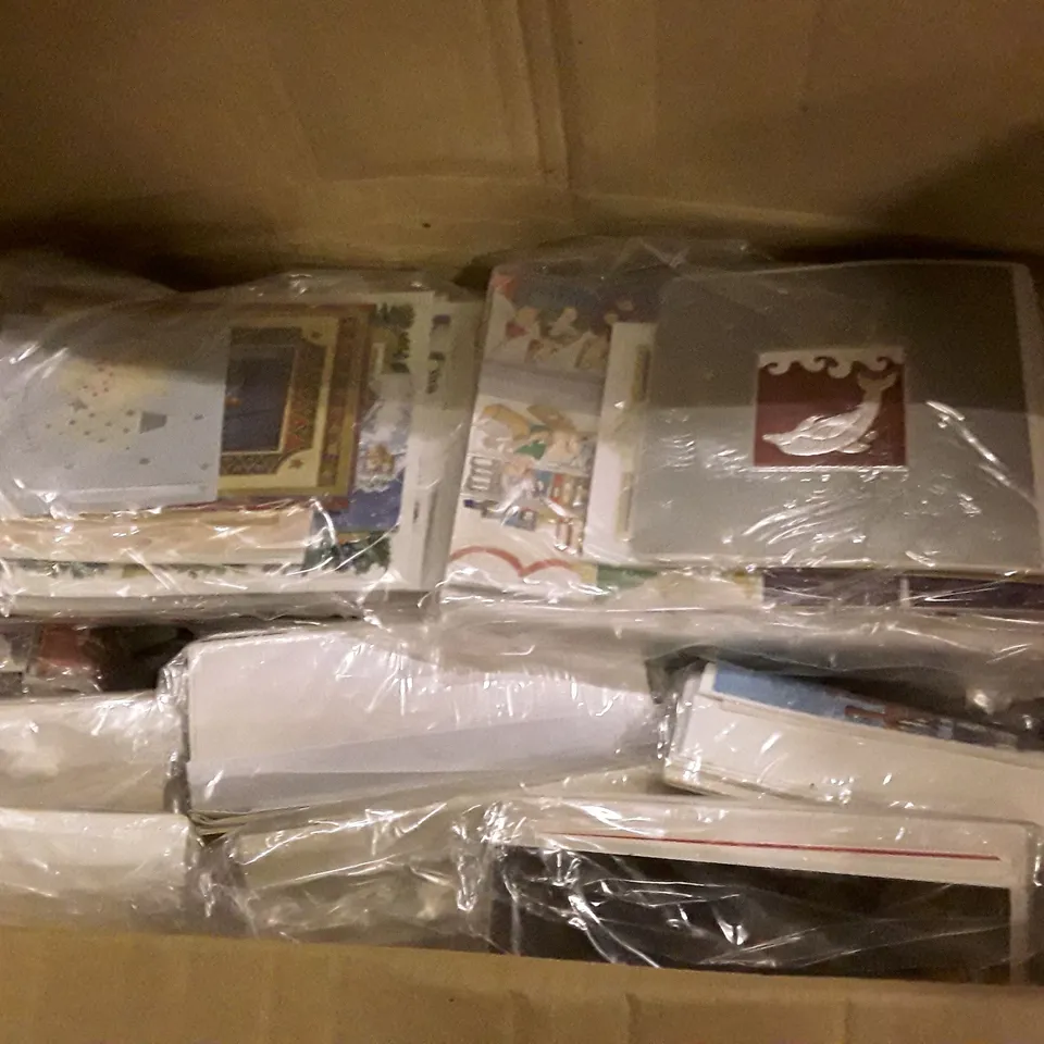 PALLET OF BRAND NEW HOMEWARE STOCK INCLUDING LAMPS & CHRISTMAS CARDS