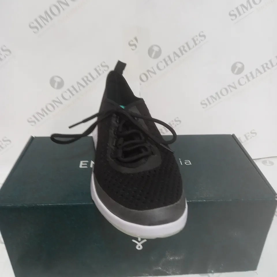 BOXED PAIR OF EMU AUSTRALIA BLACK SLIP ON TRAINER SIZE 7