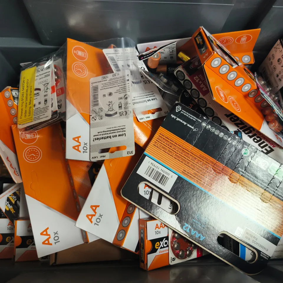 LARGE QUANTITY OF ASSORTED BATTERIES TO INCLUDE RAYOVAC, EXCELLTEC AND ENERGIZER - COLLECTION ONLY