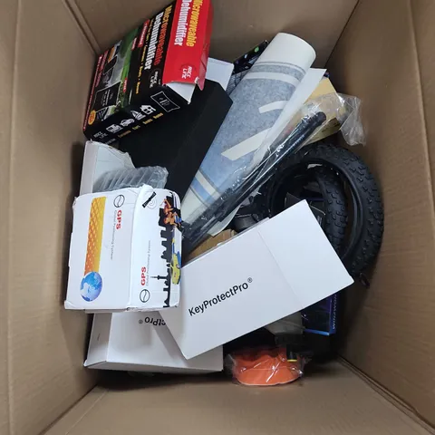 BOX OF ASSORTED CAR PARTS AND ACCESSORIES TO INCLUDE  - TOOLS - STICKERS - TYRES / COLLECTION ONLY 