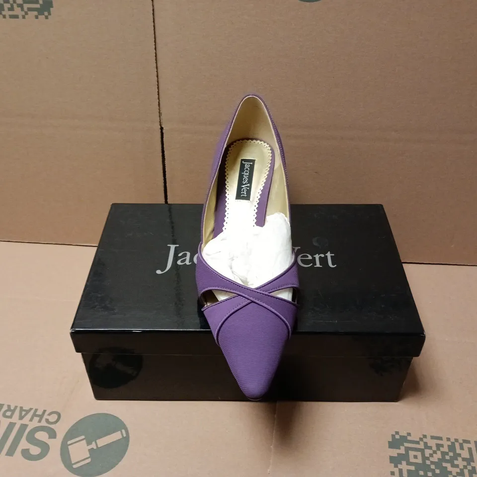 BOXED PAIR OF JACQUES VERT POINTED TOE HEELS IN PURPLE - UK 5.5