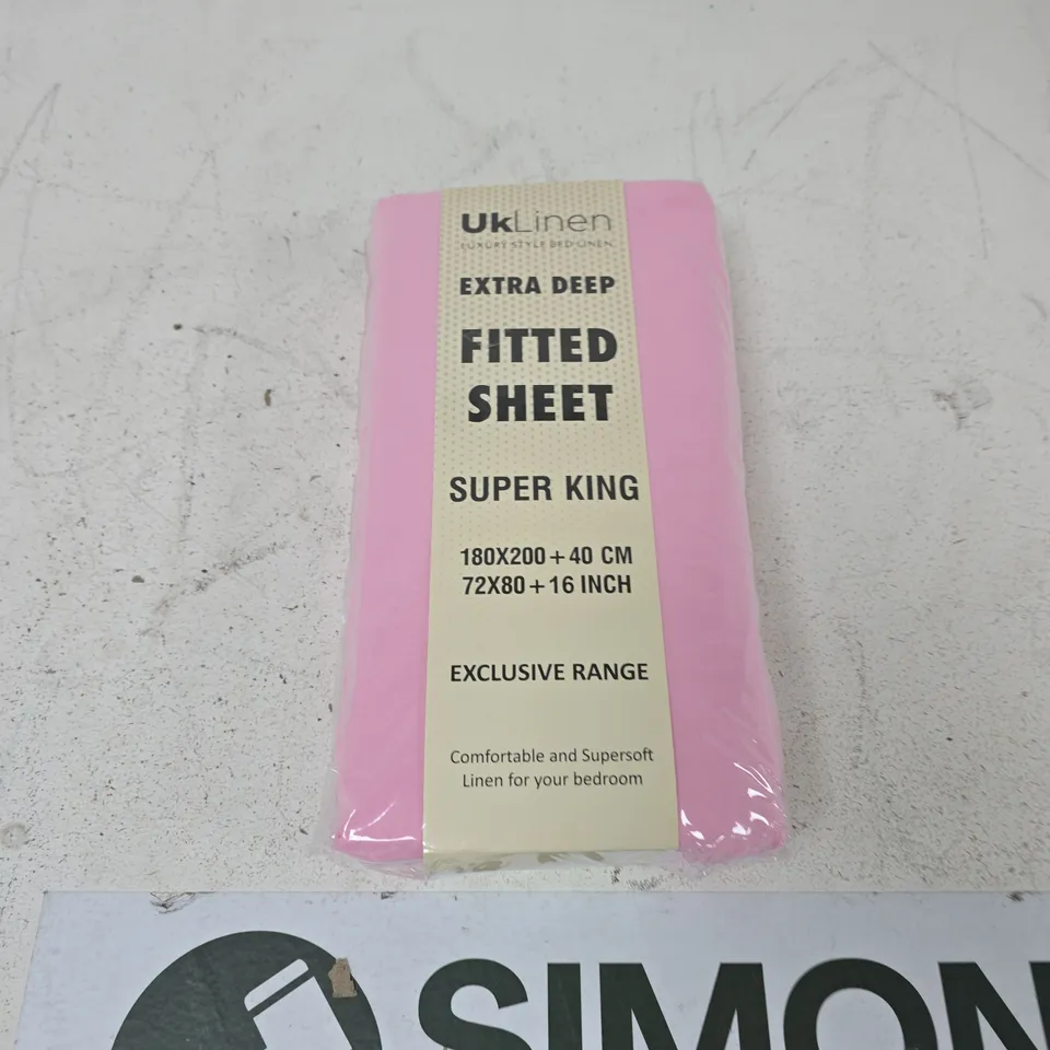 TOTE OF APPROXIMATELY 10 ASSORTED ITEMS TO INCLUDE: SUPERKING FITTED SHEET