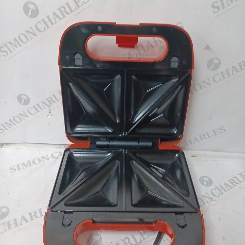 BOXED DOMO SNACK PARTY 5 IN 1 TOASTER