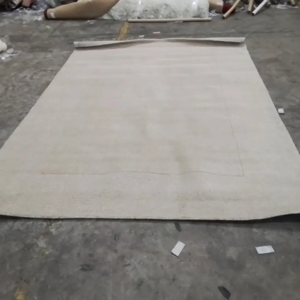 QUALITY DESIGNER AREA RUG - APPROXIMATELY 290X200