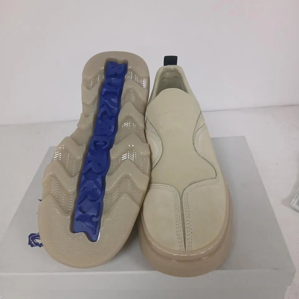 BURBERRY LEATHER SNEAKERS – BEIGE, UK 10.5 (EUR 44.5)