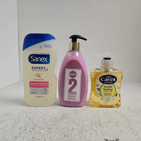 APPROXIMATELY 10 ASSORTED COSMETIC ITEMS INCLUDING VARIOUS MAKES AND BRANDS - COLLECTION ONLY