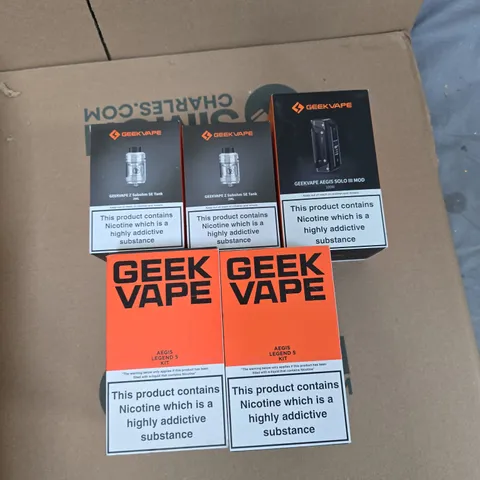 BOX OF APPROXIMATELY 30 ASSORTED E-CIGARETTES AND ACCOMPANIMENTS TO INCLUDE: VARIOUS GEEK VAPE PRODUCTS 