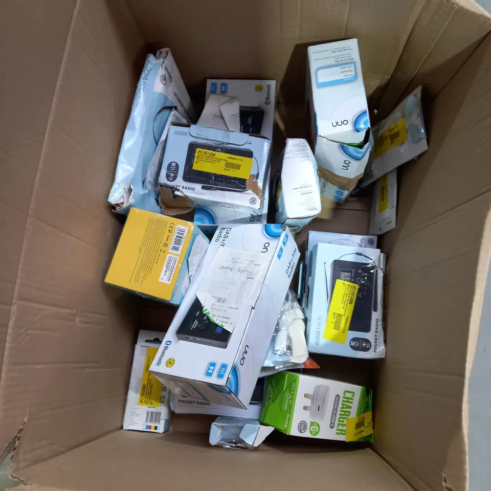 LOT OF APPROX 15 ITEMS TOO INCLUDE USB'S RADIOS AND CHARGERS 