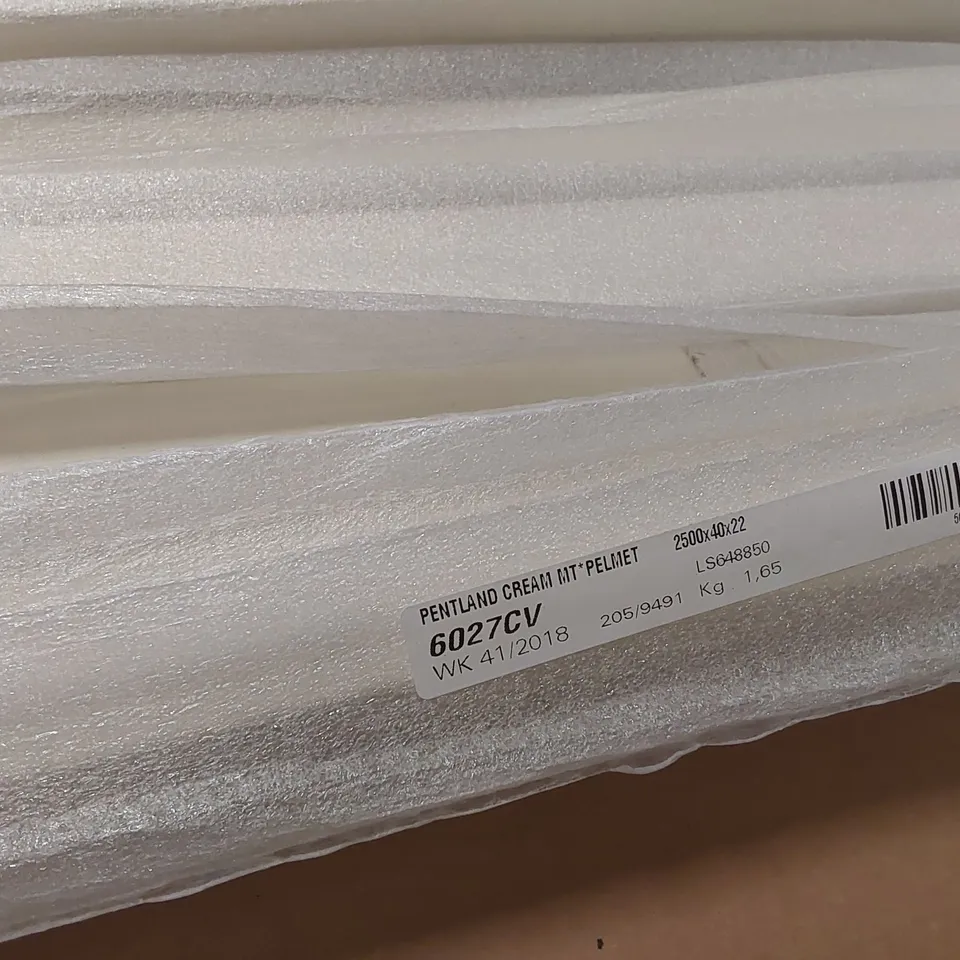PALLET CONTAINING A LARGE QUANTITY OF BATHROOM PANELS INCLUDING: CALYPSO WORKTOP, PENTLAND CREAM PELMETS ECT