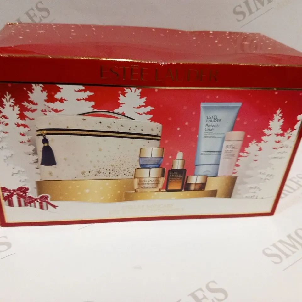 BOXED ESTEE LAUDER STELLAR SKINCARE GIFT SET