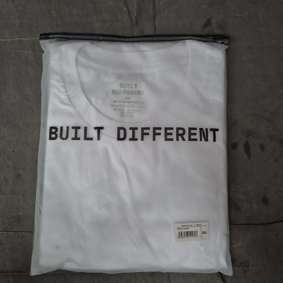 BUILD DIFFERENT CREW T-SHIRT IN WHITE SIZE 3XL