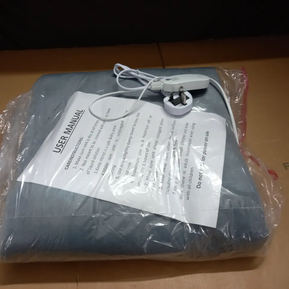 GREY HEATED BLANKET - SIZE UNSPECIFIED