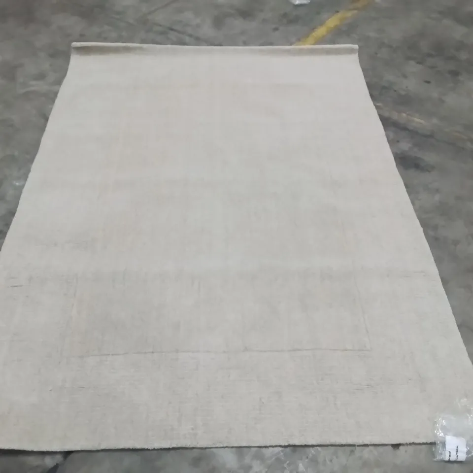 QUALITY DESIGNER AREA RUG - APPROXIMATELY 220X160CM