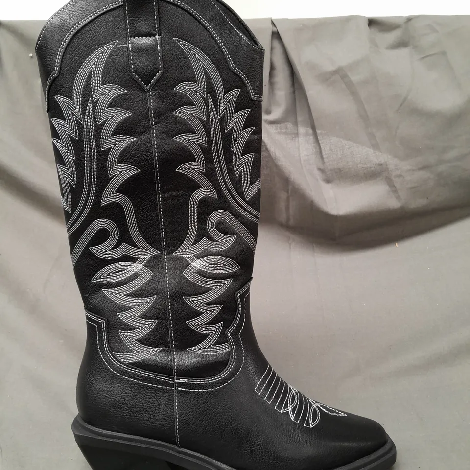 BOXED PAIR OF ASOS DESIGN WESTERN BOOTS IN BLACK SIZE 5