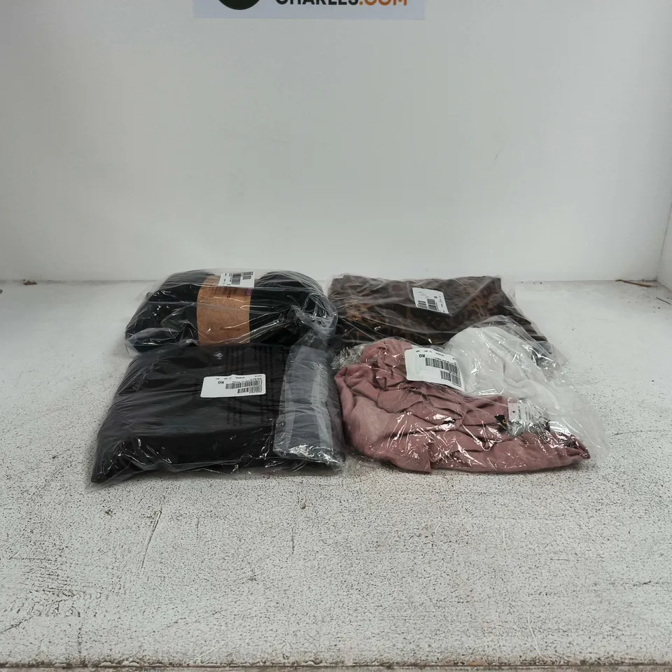 TOTE OF APPROXIMATELY 20 ASSORTED CLOTHING ITEMS TO INCLUDE FRANK USHER, MUK LUKS, IZABEL LONDON ETC