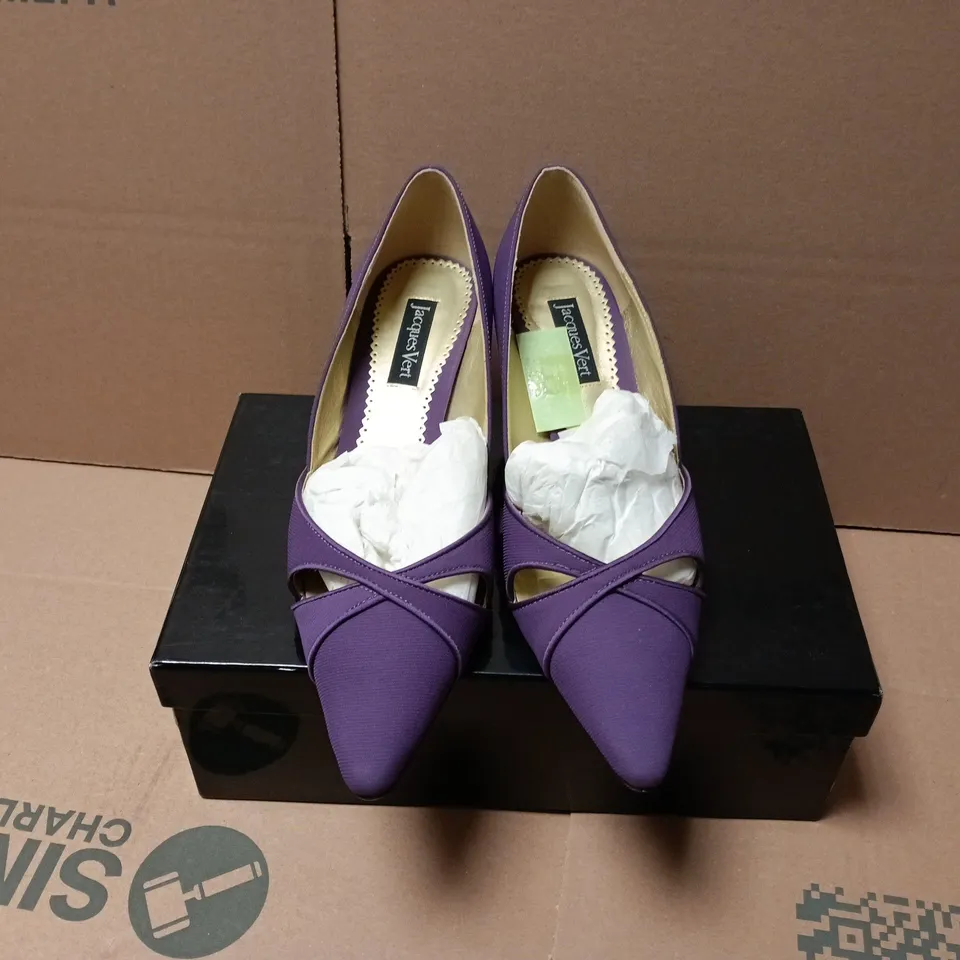 BOXED PAIR OF JACQUES VERT POINTED TOE HEELS IN PURPLE - UK 5.5