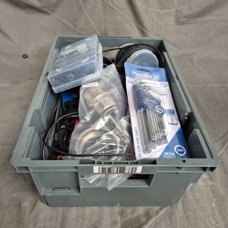 TOTE OF APPROXIMATELY. 15 ASSORTED CAR ITEMS TO INCLUDE TOOL KITS , BRACKETS AND CAR CLEANING BRUSHES 