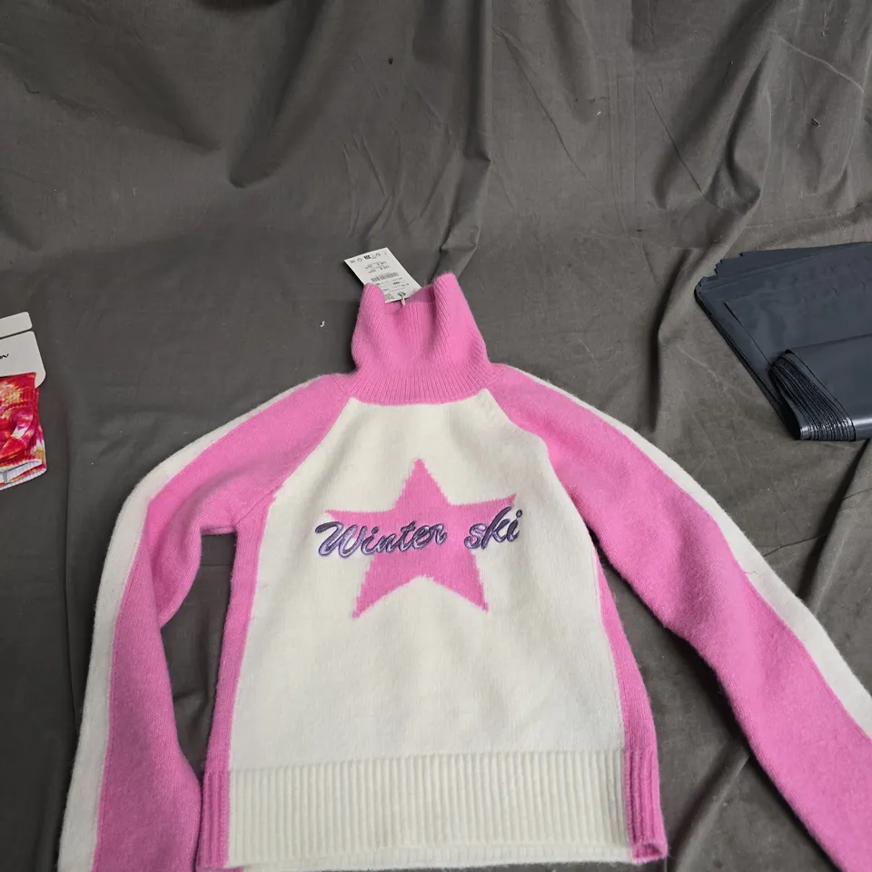 BOX OF APPROXIMATELY 20 ASSORTED CLOTHING ITEMS TO INCLUDE: SOCKS AND PINK TURTLENECK JUMPER