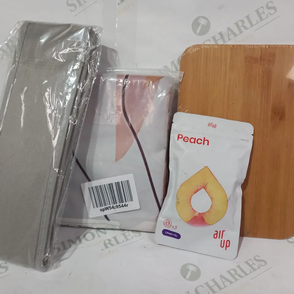 BOX OF APPROXIMATELY 10 ASSORTED HOUSEHOLD ITEMS TO INCLUDE CHOPPING BOARD, PEACH AIRUP POD, SHOWER CURTAIN, ETC