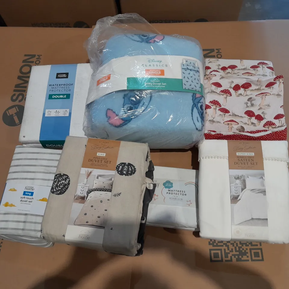 BOX OF APPROXIMATELY 10 ASSORTED BEDDING AND SOFT FURNISHING ITEMS TO INCLUDE - SHOWER CURTAINS - DUVET SETS - FITTED SHEET ETC. 