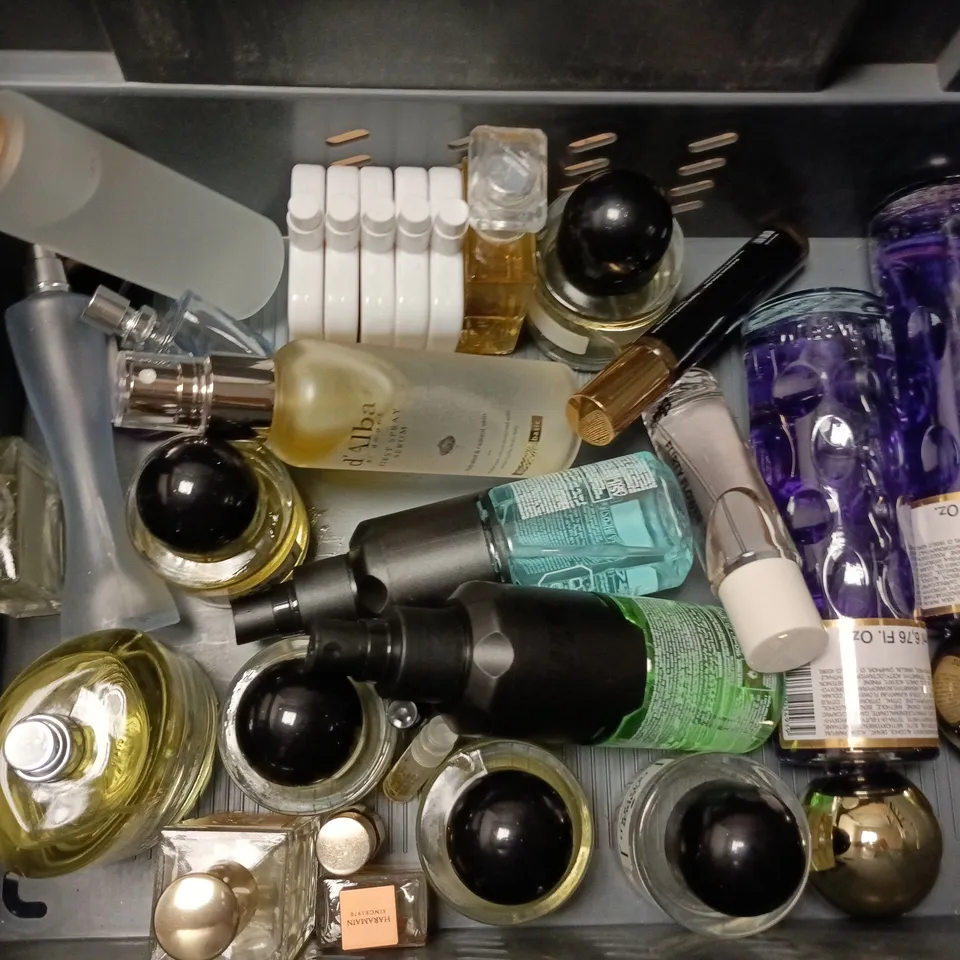 APPROX 20 ASSORTED UNBOXED FRAGRANCES TO INCLUDE CALVIN KLEIN , ZARA AND DOLCE & GABBANA