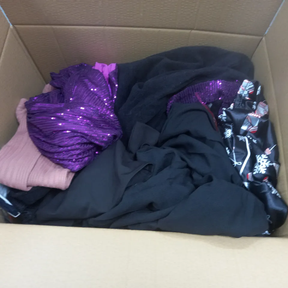 LARGE QUANTITY OF ASSORTED CLOTHING ITEMS