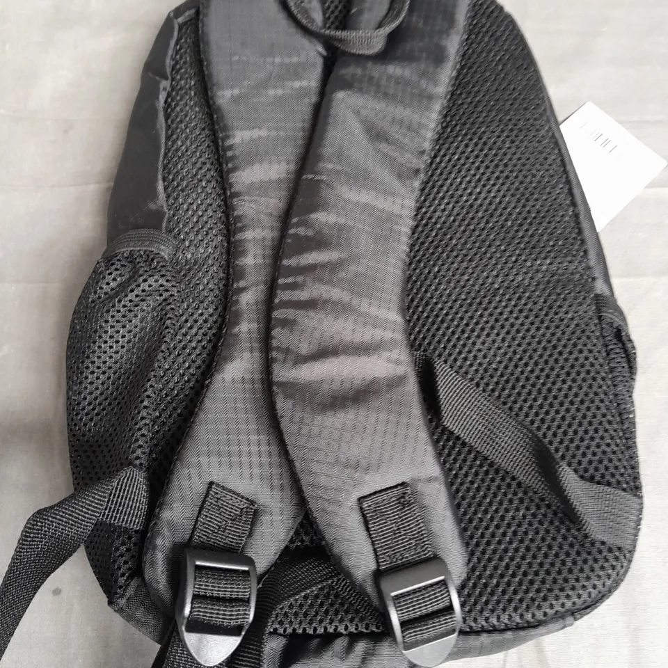 MOUNTAIN WAREHOUSE 8L TREK KIDS BACKPACK