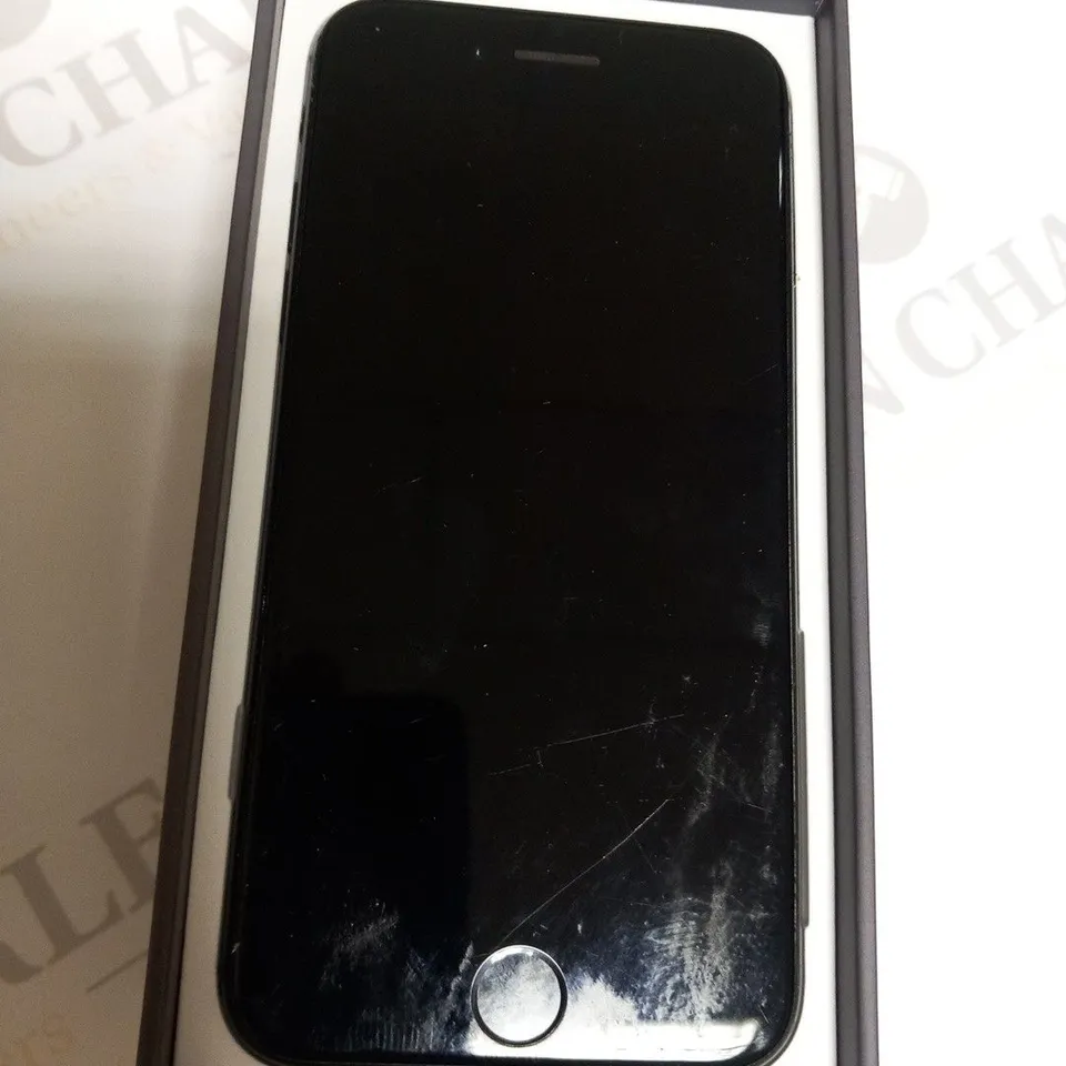 BOXED APPLE IPHONE 7 MOBILE PHONE