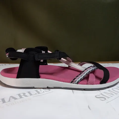 REGATTA LADY ROMA SANDALS SIZE 6