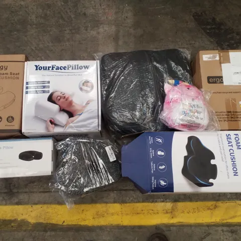 PALLET CONTAINING ASSORTED PILLOWS & CUSHIONS